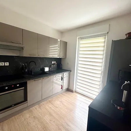 Elegant F2 Avec Grande Terrasse Daire *